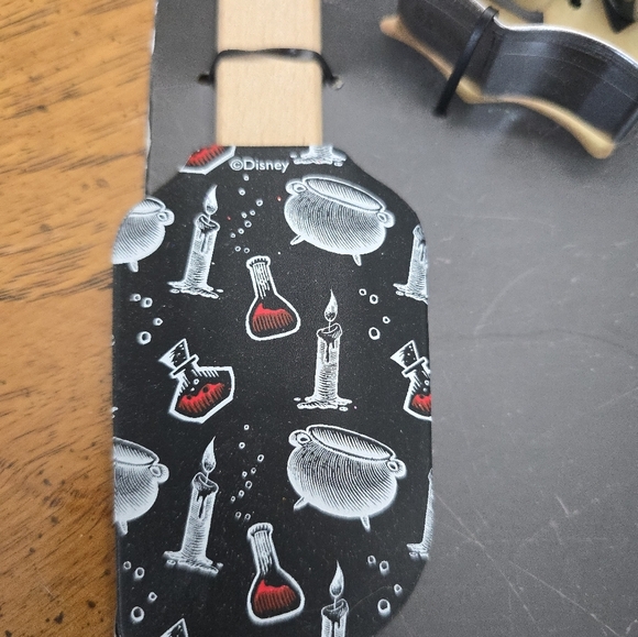 NEW Disney Hocus Pocus 4 Piece Silicone Spatula & Cookie Cutter Set Halloween - Picture 3 of 4